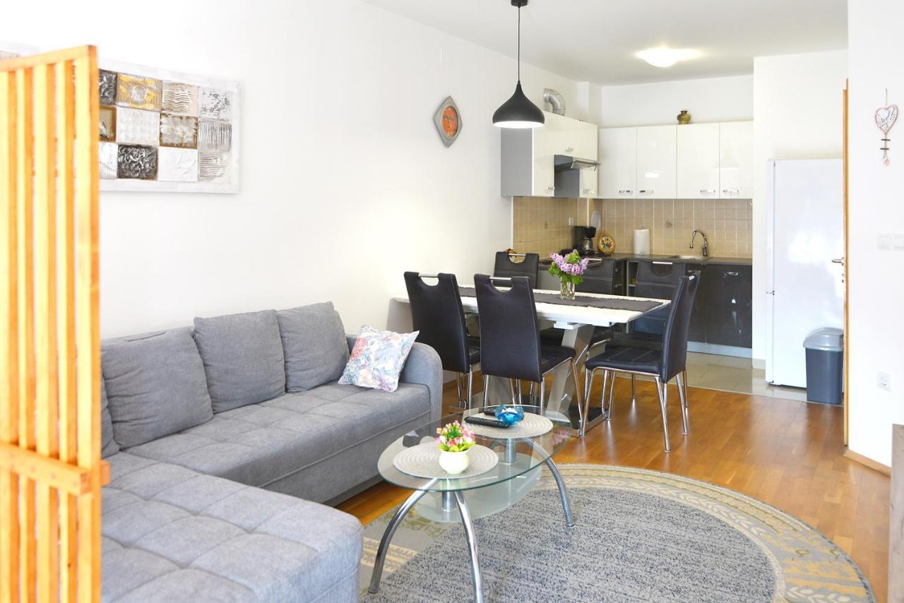 Lungo Mare Apartment With Terrace Pula Zewnętrze zdjęcie