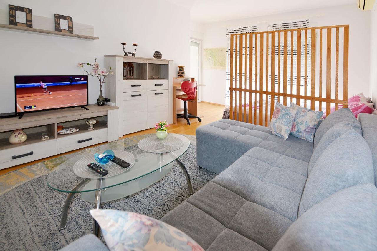 Lungo Mare Apartment With Terrace Pula Zewnętrze zdjęcie