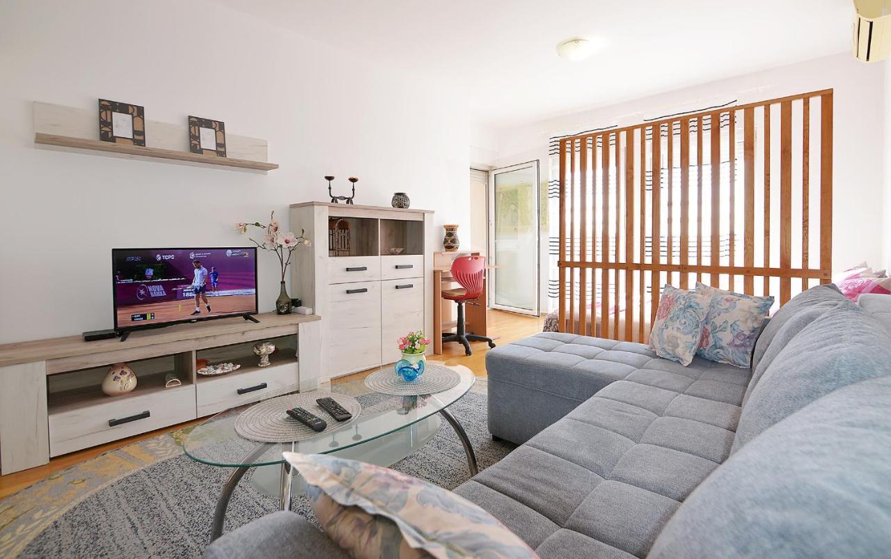 Lungo Mare Apartment With Terrace Pula Zewnętrze zdjęcie